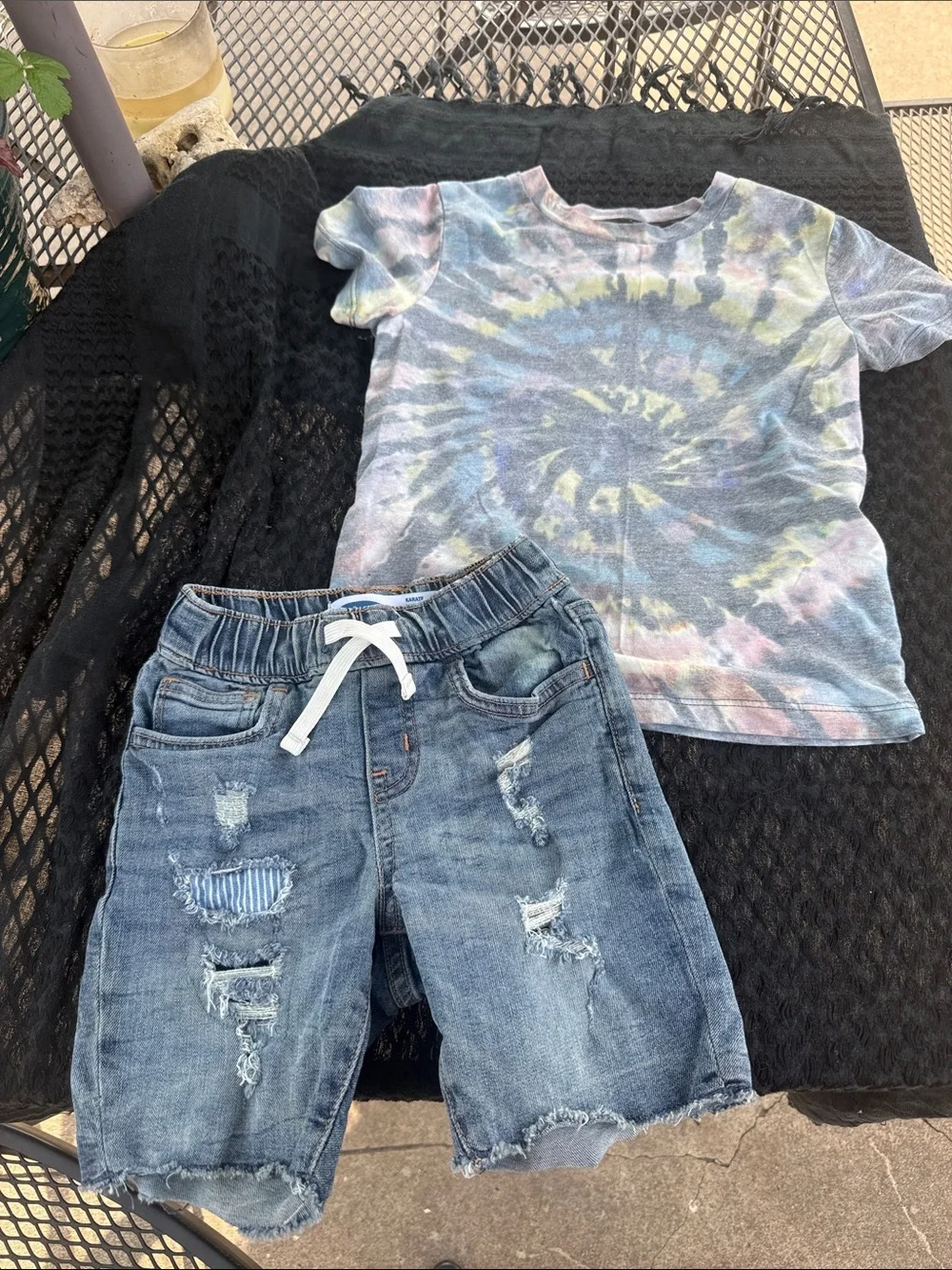 Old Navy Tie-Dye Tee and Distressed Denim Pull-On Shorts - Blue